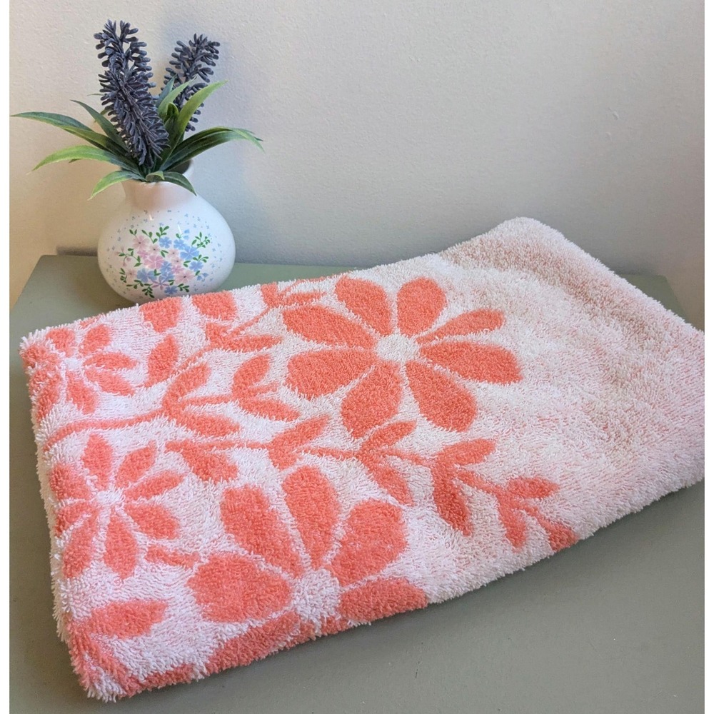 Vintage Floral Bath Towel Pink Coral Retro 1970s Cotton Bathroom Decor